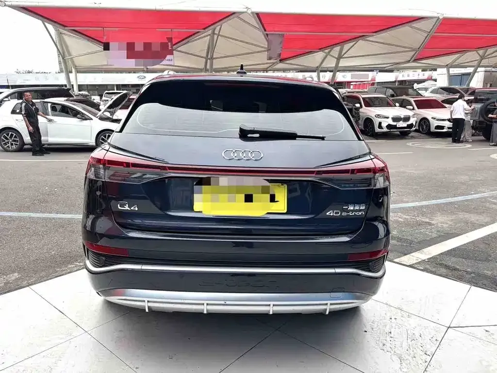 Audi Q4 e-tron — фото 2