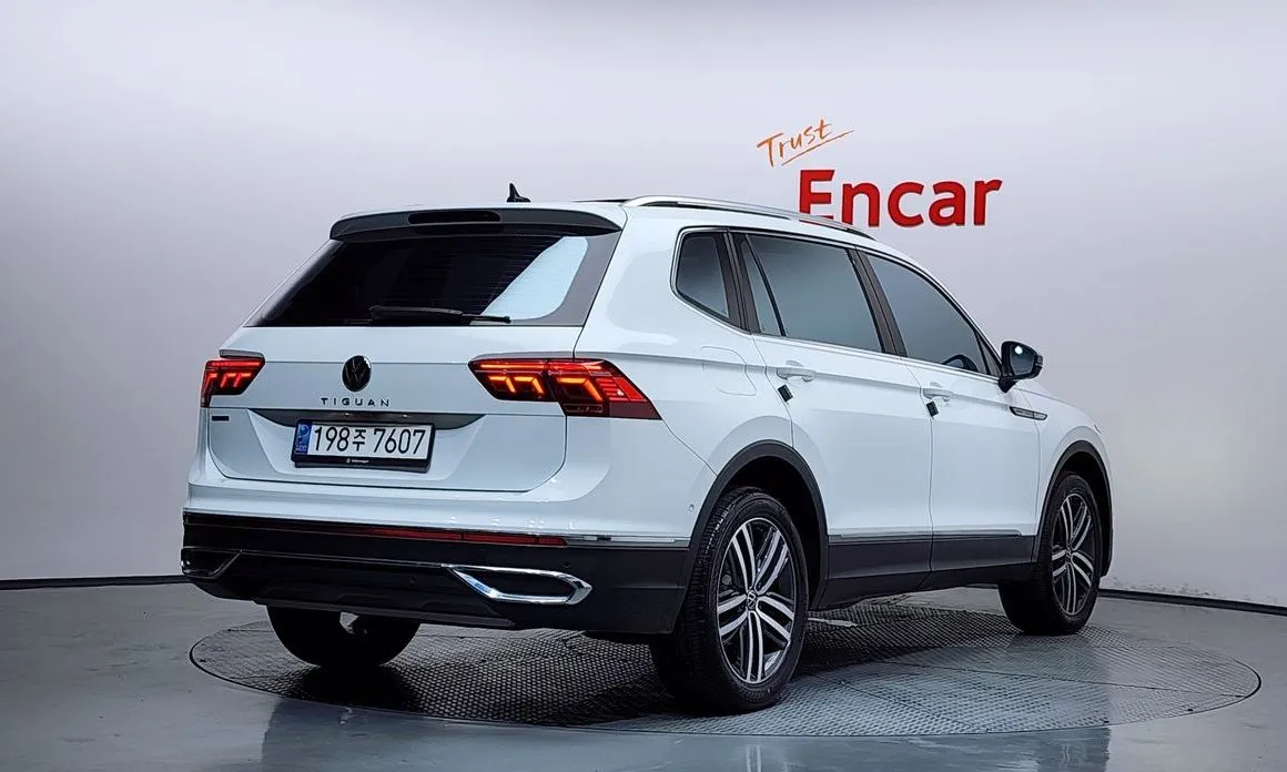 Volkswagen Tiguan — фото 8