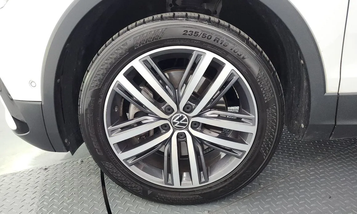 Volkswagen Tiguan — фото 6