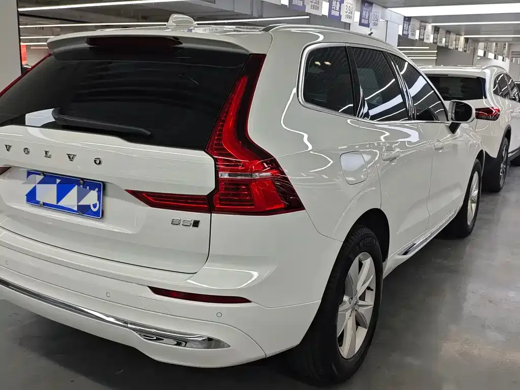 Volvo XC60 — фото 10