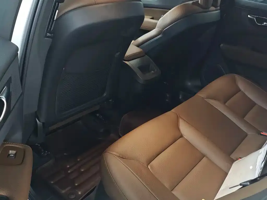 Volvo XC60 — фото 2