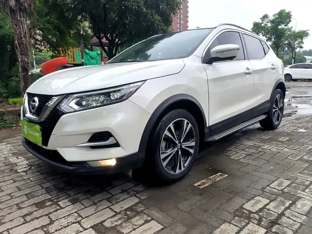 Nissan Qashqai — фото 1