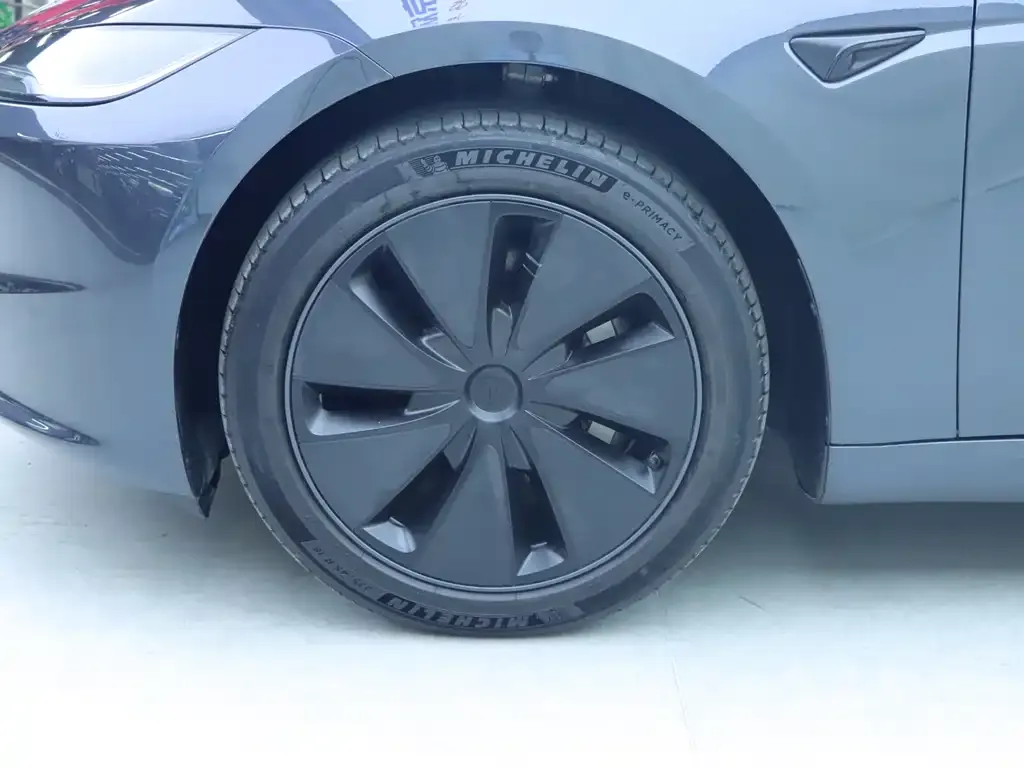 Tesla Model 3 — фото 4