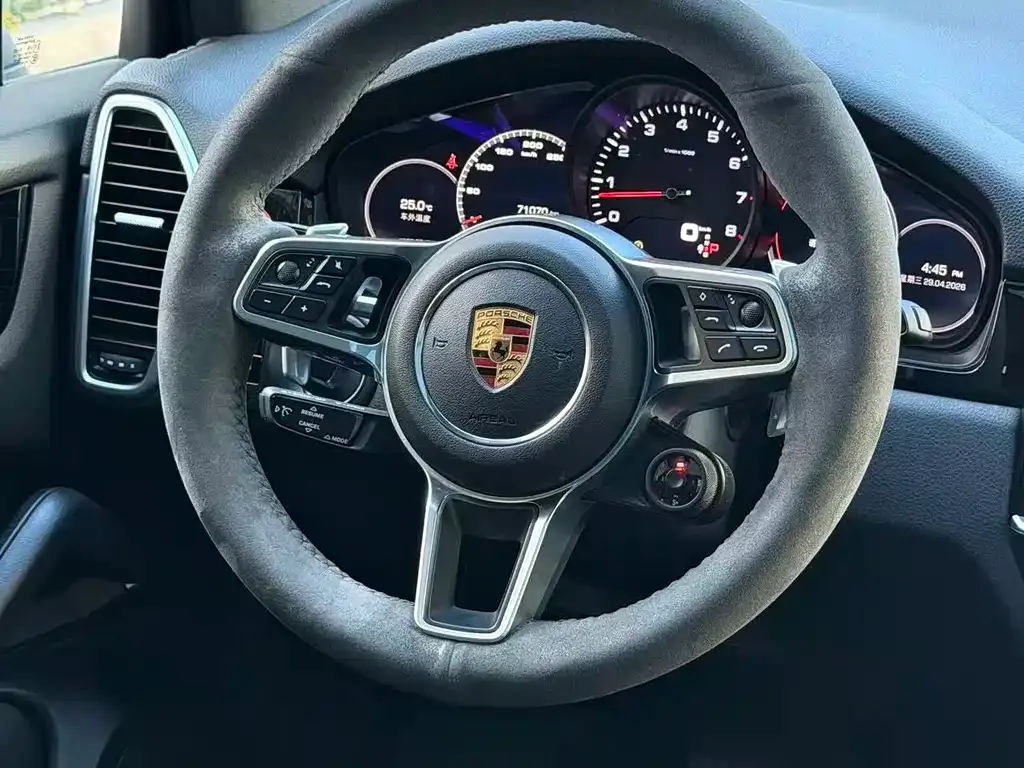 Porsche Cayenne — фото 9
