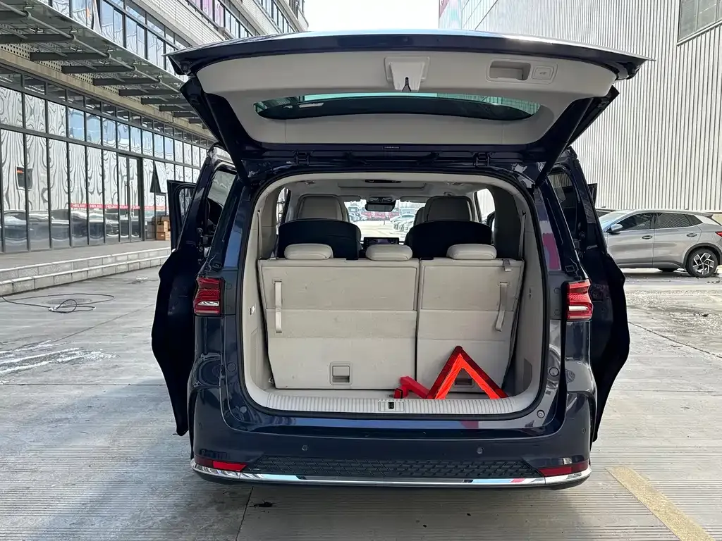 Roewe iMAX8 — фото 3