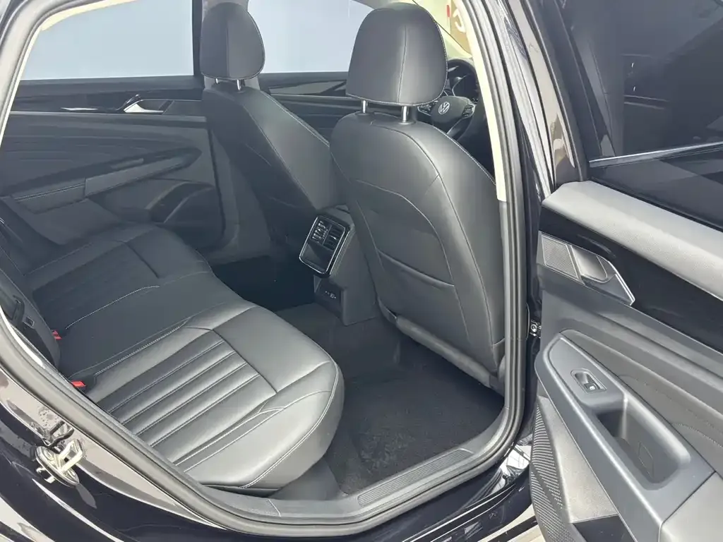 Volkswagen Passat — фото 7
