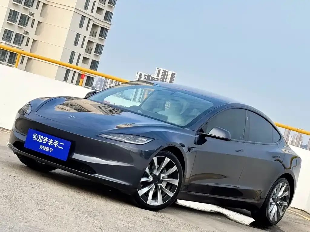 Tesla Model 3 — фото 1