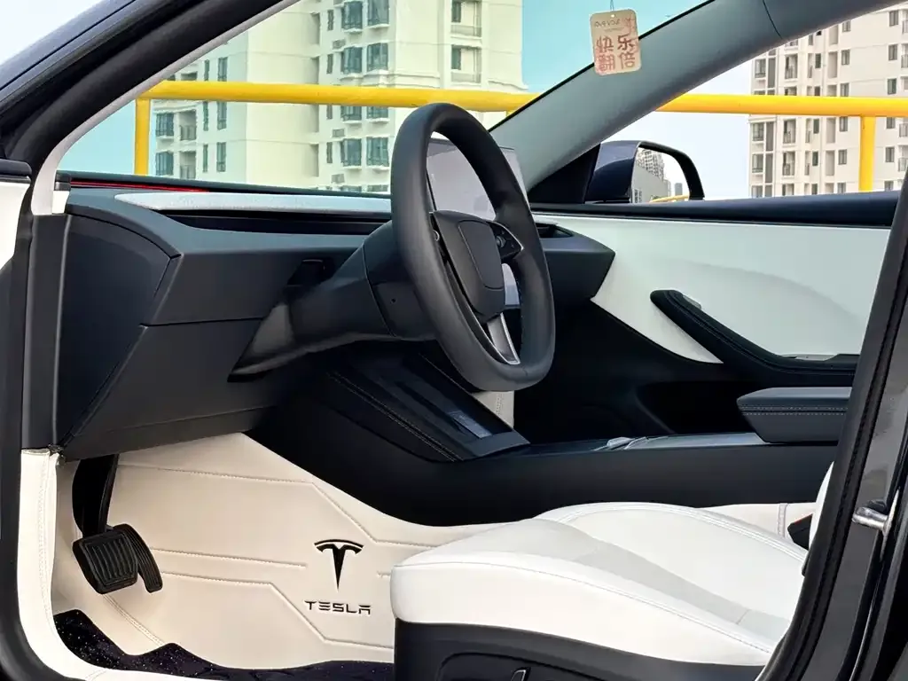 Tesla Model 3 — фото 9