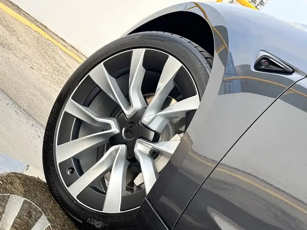 Tesla Model 3 — фото 6