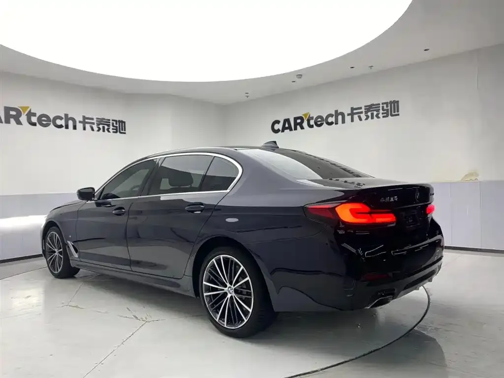 BMW 5 Series — фото 10