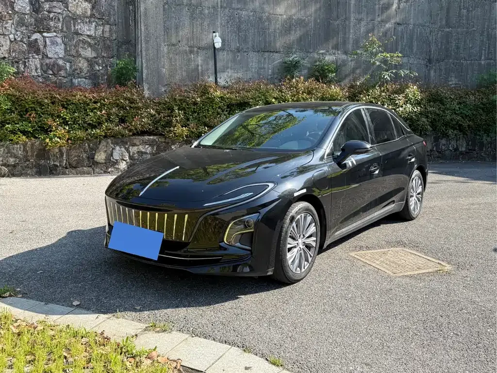 Hongqi E-QM5 — фото 1