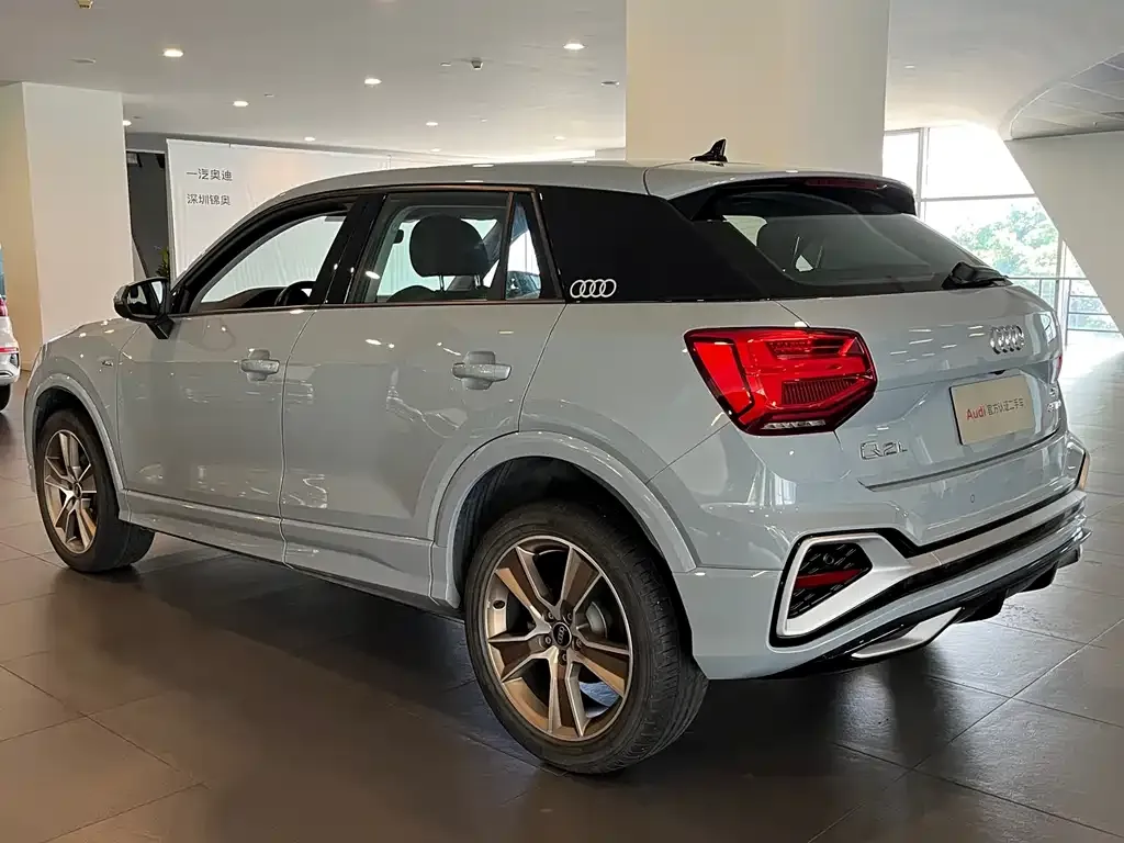 Audi Q2L — фото 4