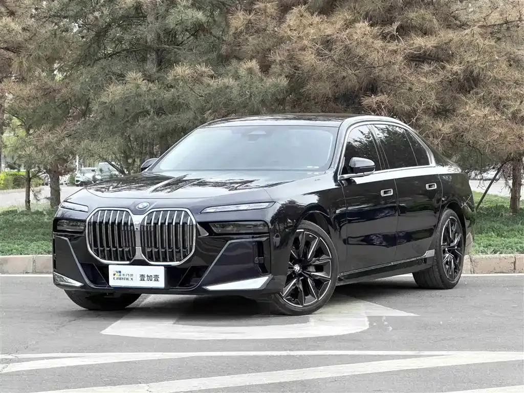 BMW 7 Series — фото 1