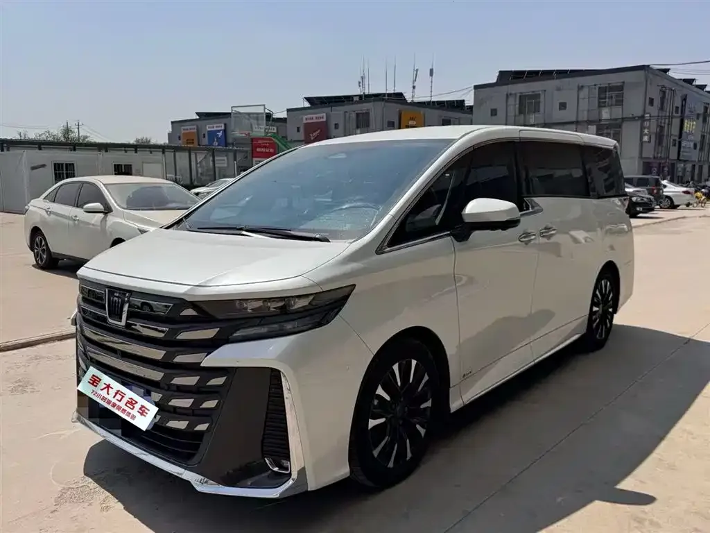 Toyota Vellfire — фото 1