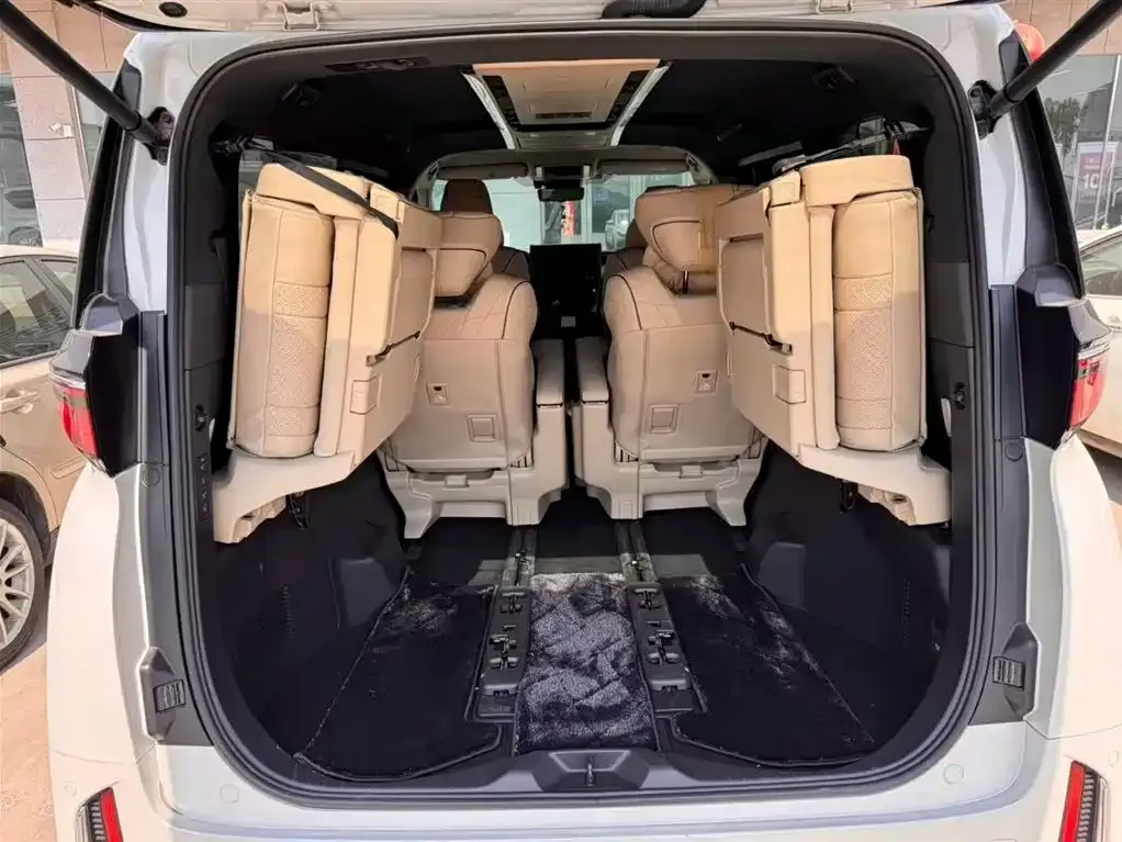 Toyota Vellfire — фото 8
