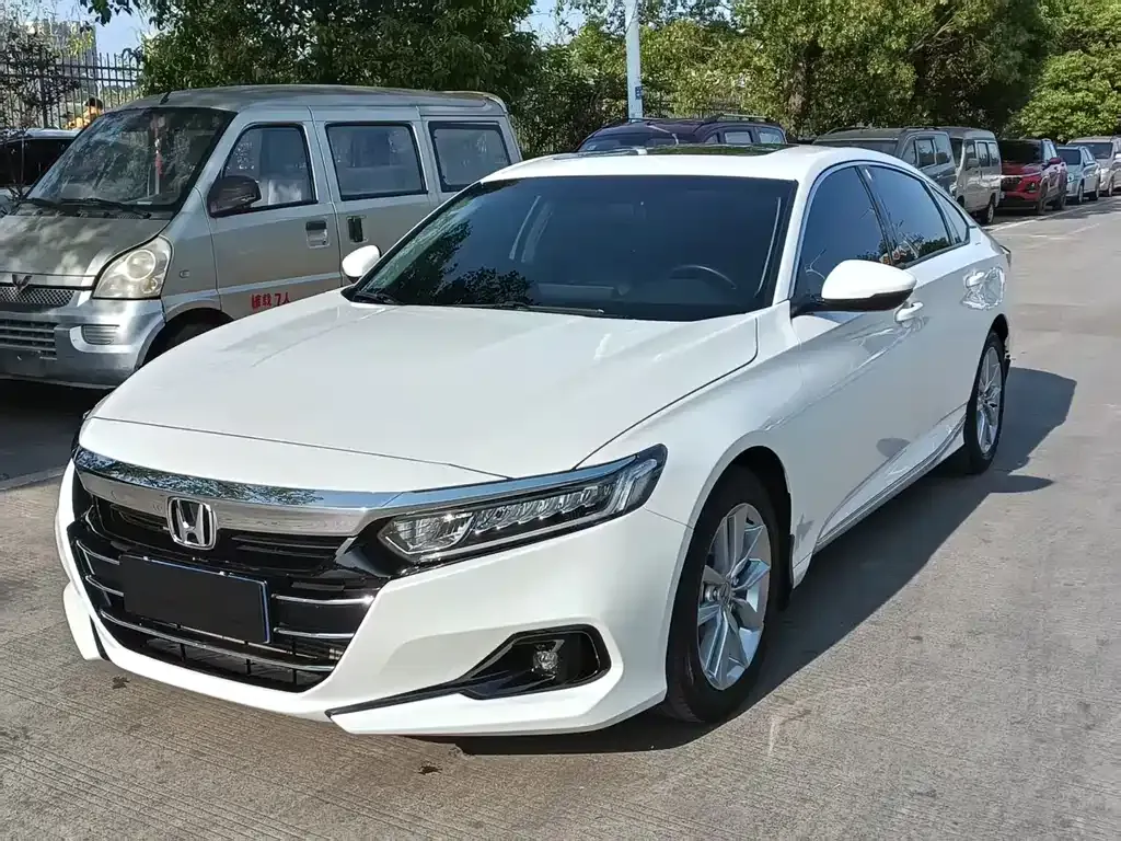 Honda Accord — фото 1