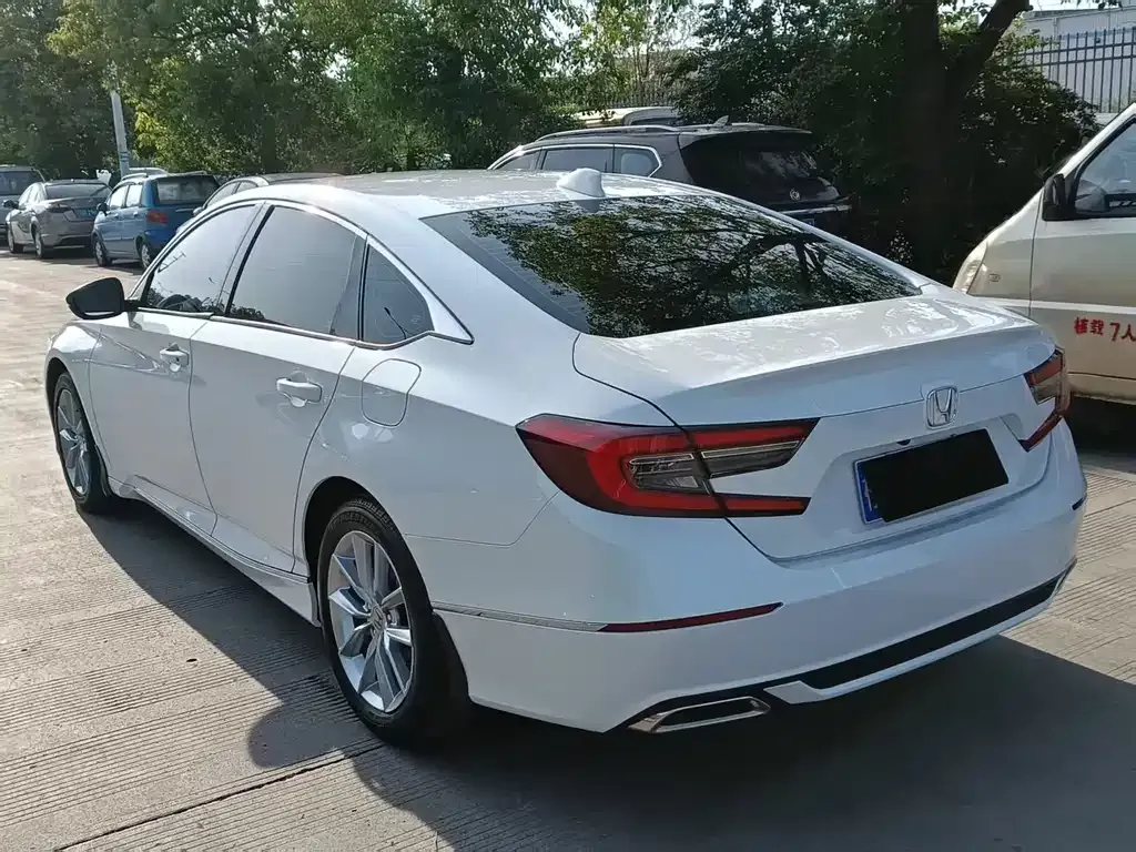 Honda Accord — фото 5