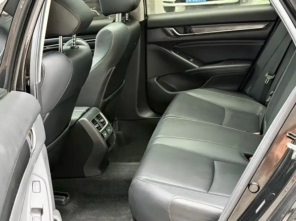 Honda Accord — фото 10