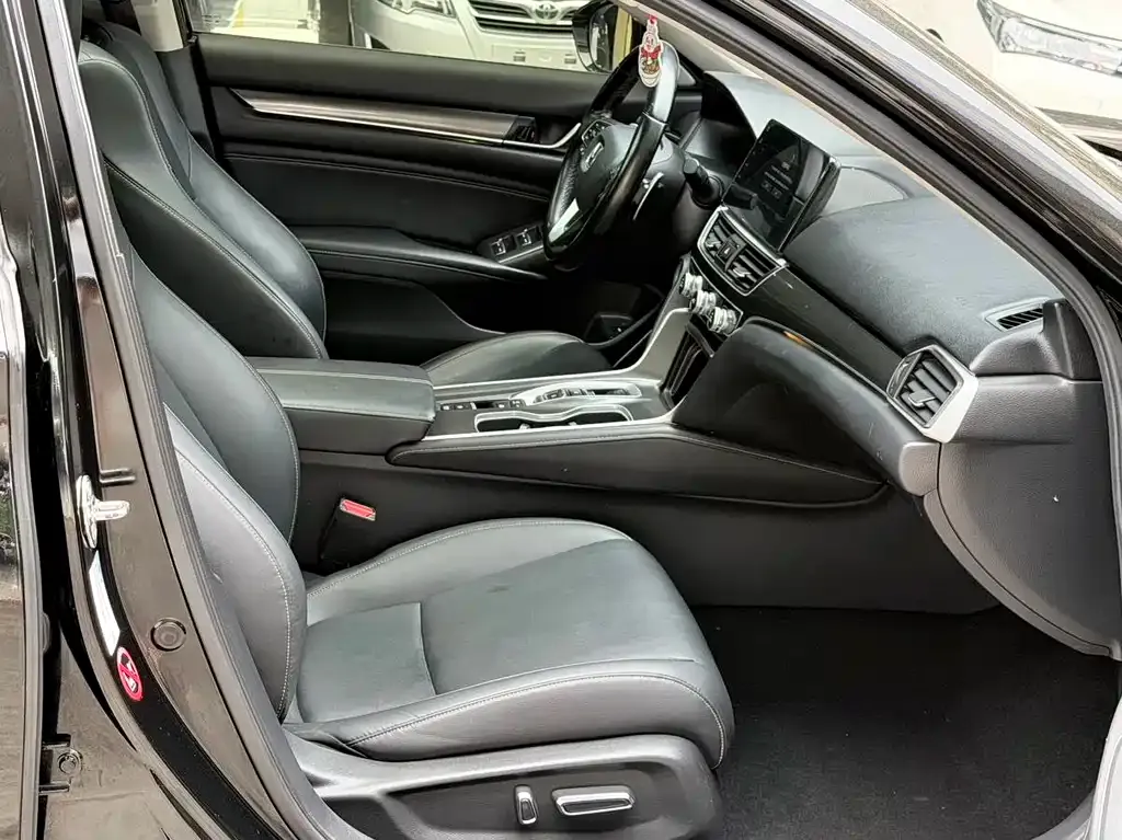 Honda Accord — фото 9