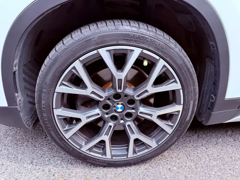 BMW X1 — фото 9