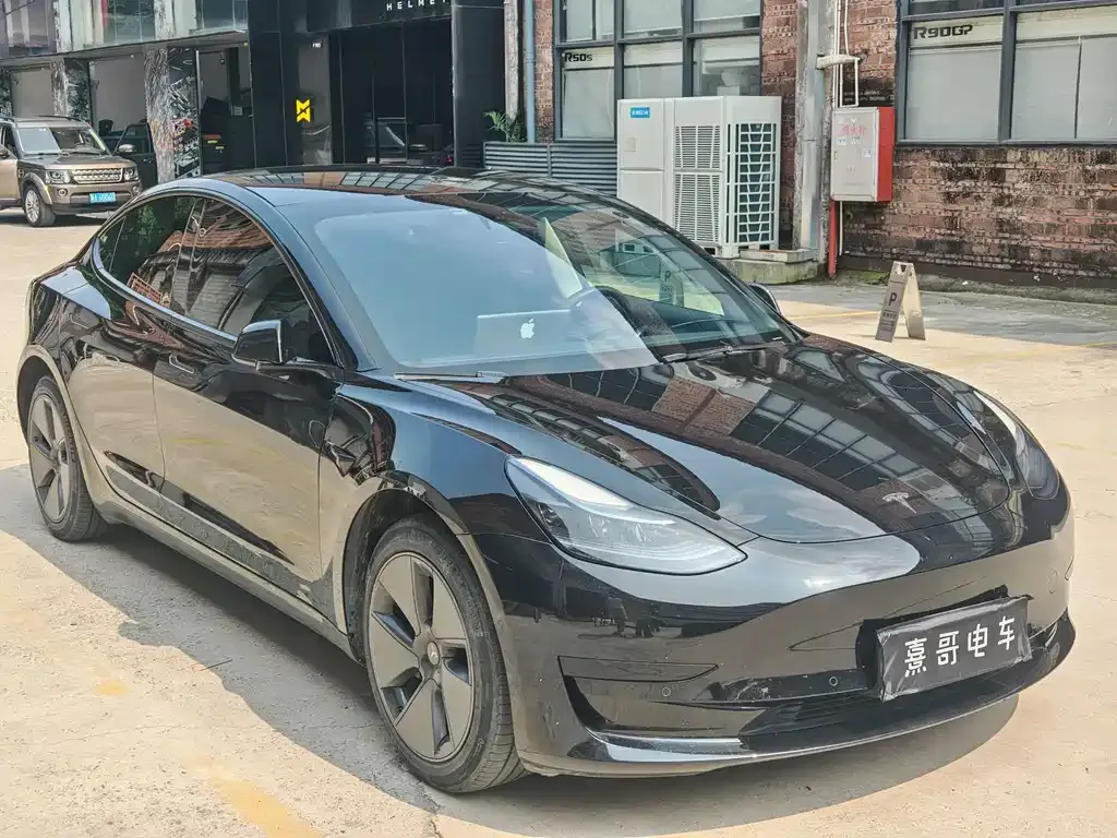 Tesla Model 3 — фото 7