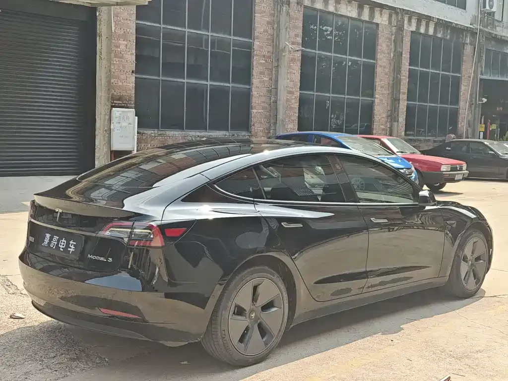 Tesla Model 3 — фото 6