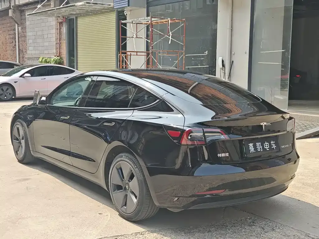 Tesla Model 3 — фото 10