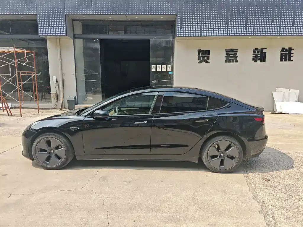 Tesla Model 3 — фото 2