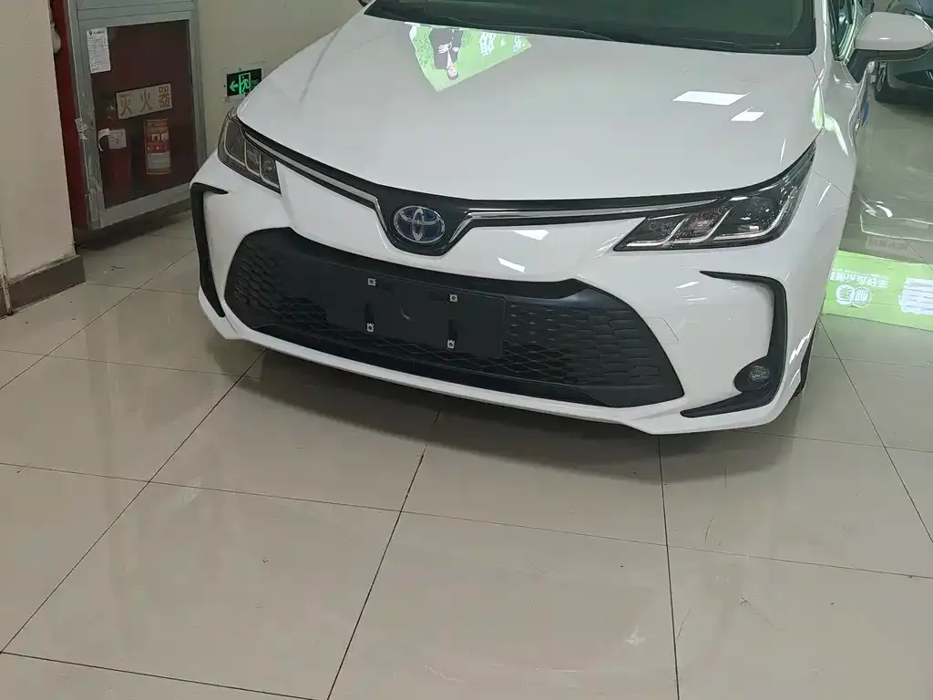 Toyota Corolla — фото 1