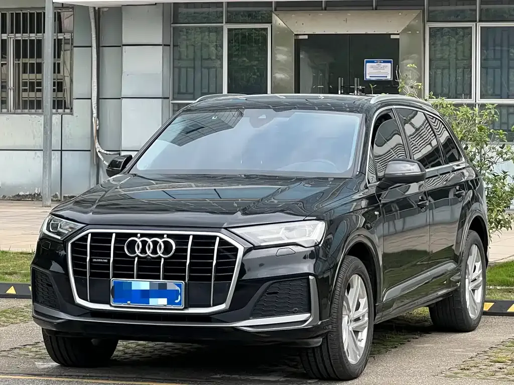 Audi Q7 — фото 1
