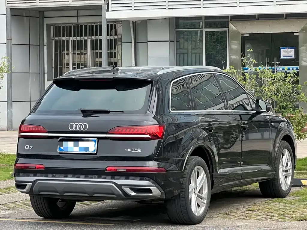 Audi Q7 — фото 9