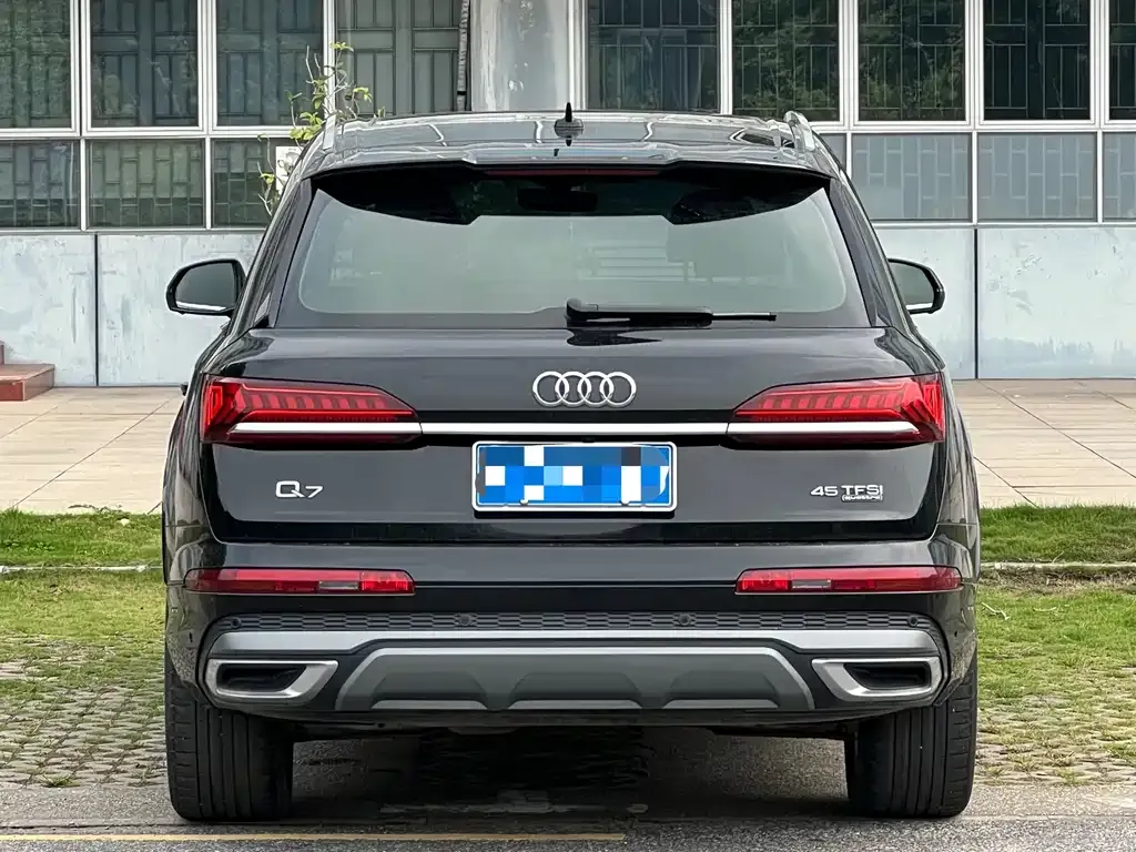 Audi Q7 — фото 8