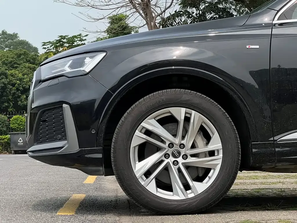 Audi Q7 — фото 6