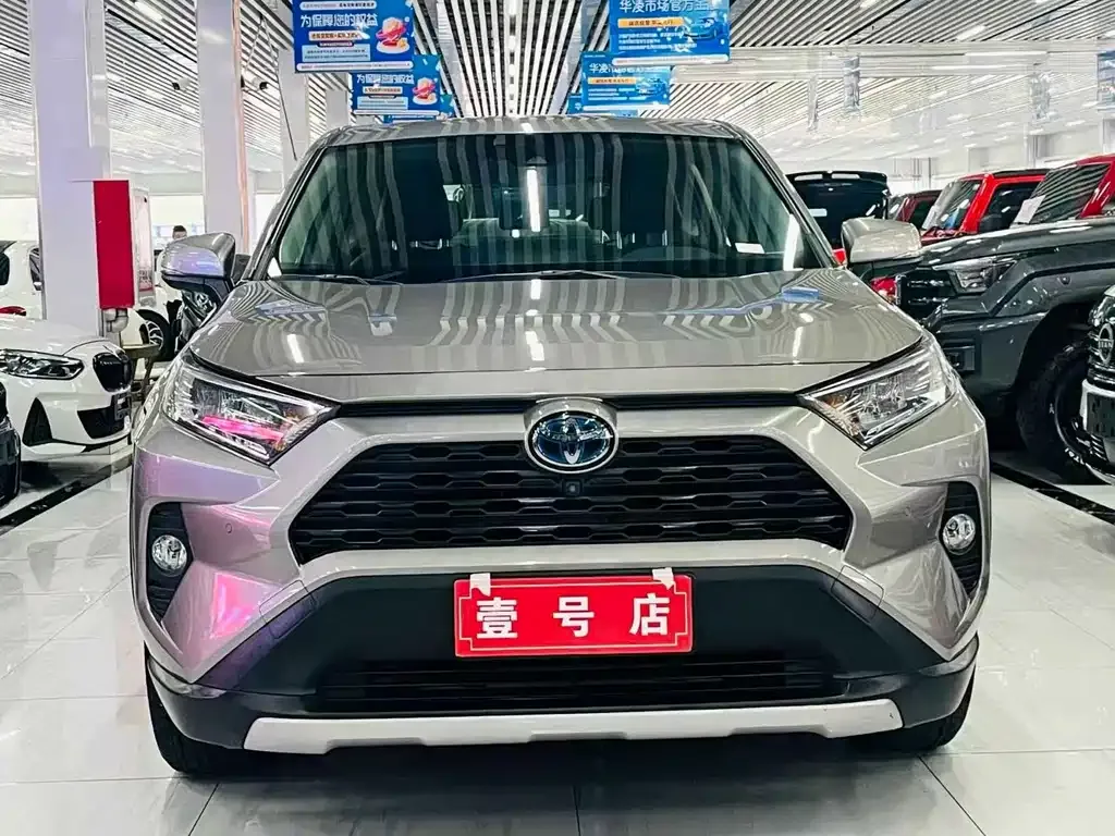 Toyota RAV4 — фото 4