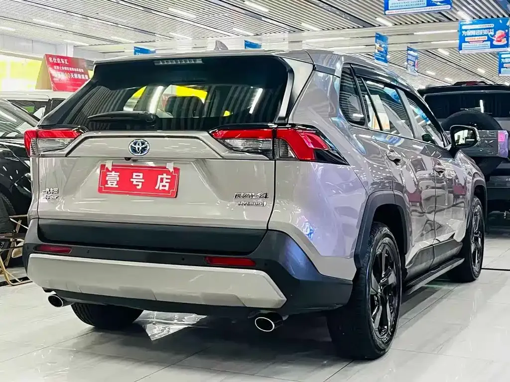 Toyota RAV4 — фото 9