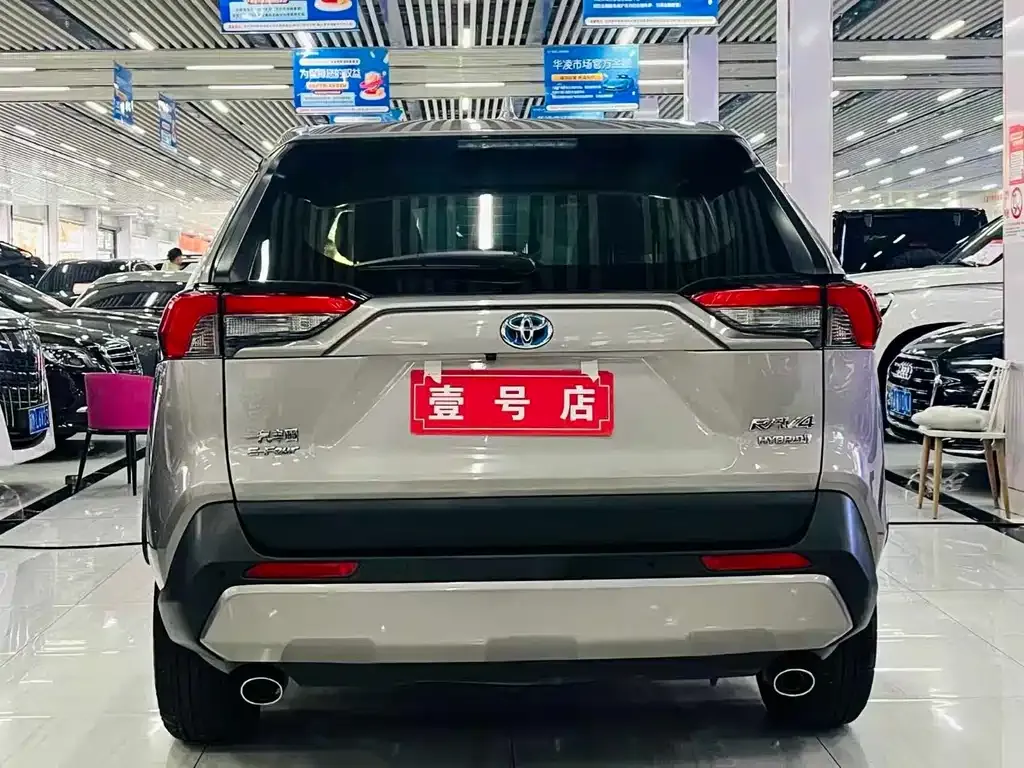 Toyota RAV4 — фото 6