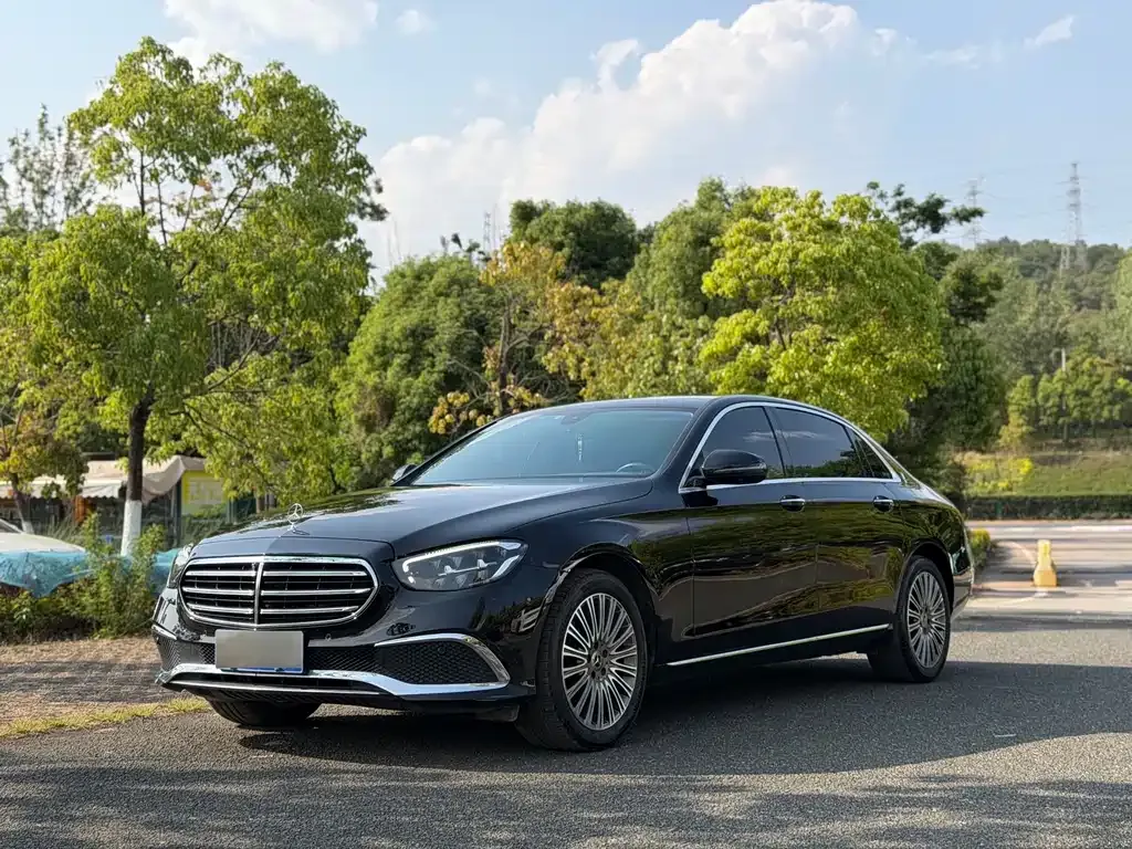 Mercedes-Benz E-Class — фото 1