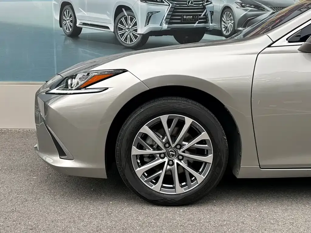 Lexus ES — фото 10