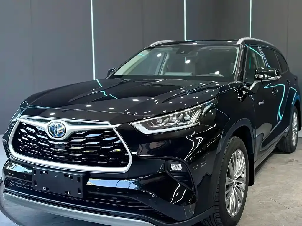 Toyota Highlander — фото 1