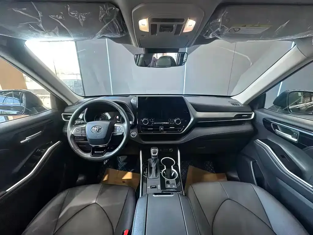 Toyota Highlander — фото 10