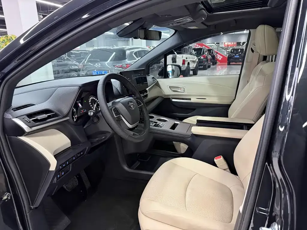 Toyota Granvia — фото 4