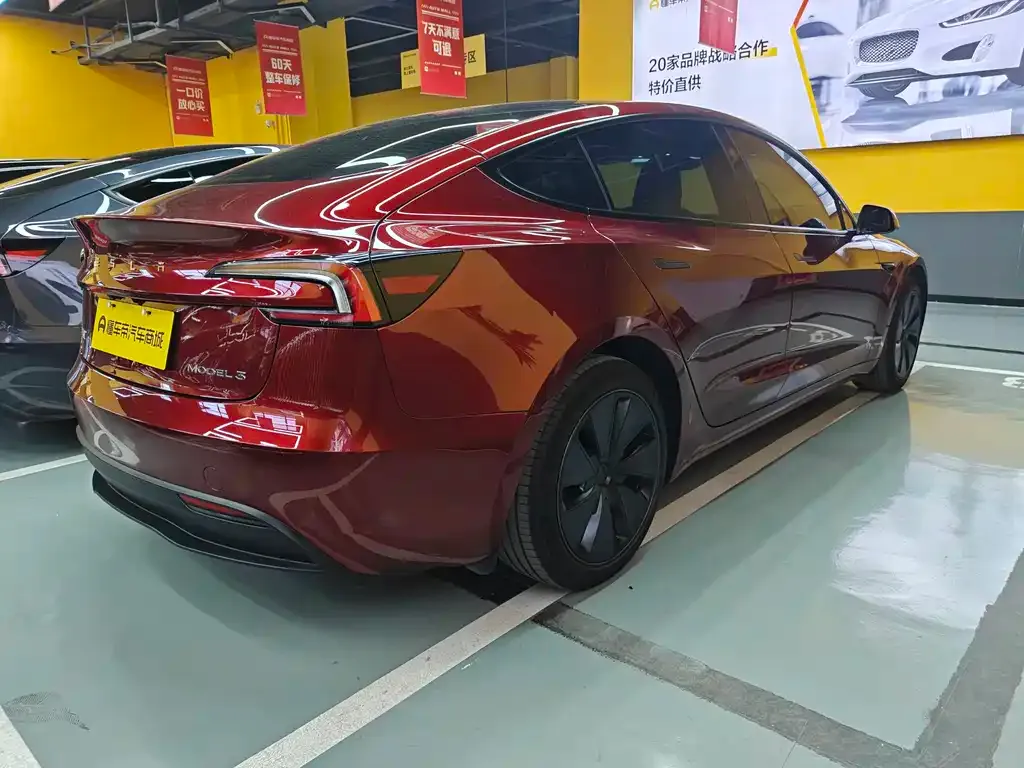 Tesla Model 3 — фото 10