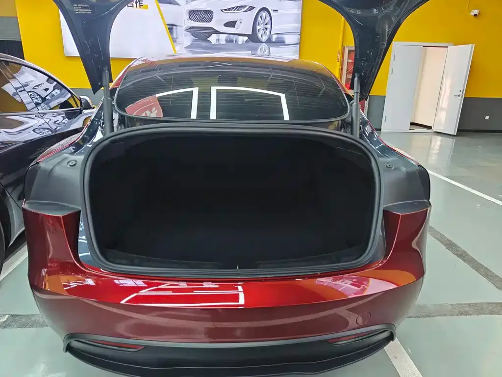 Tesla Model 3 — фото 5
