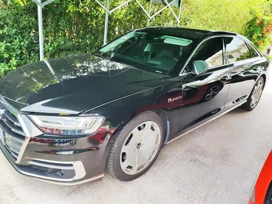 Audi A8 — фото 1