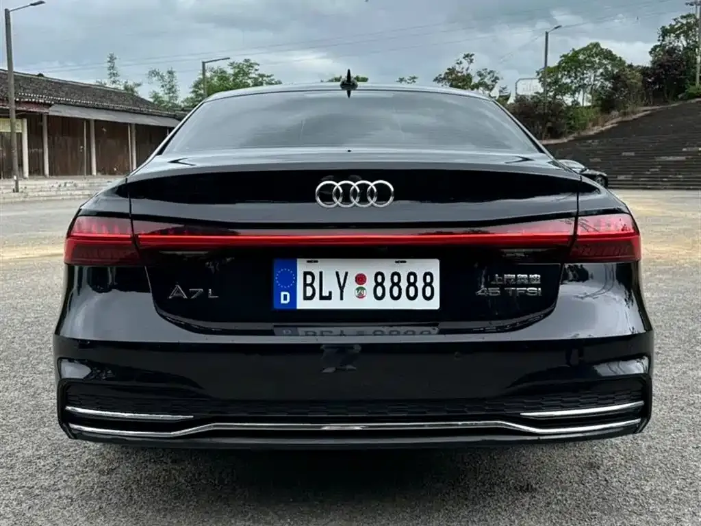Audi A7L — фото 8