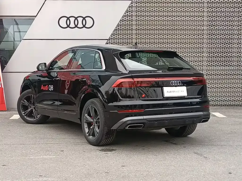 Audi Q8 — фото 7