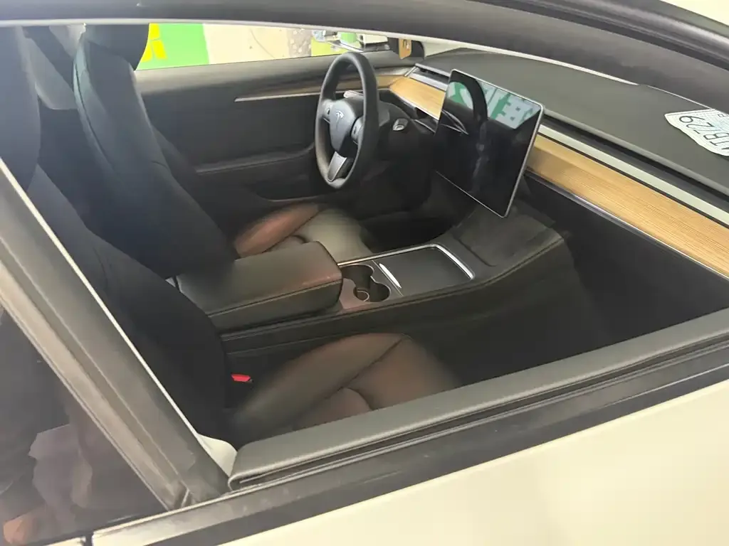 Tesla Model 3 — фото 4