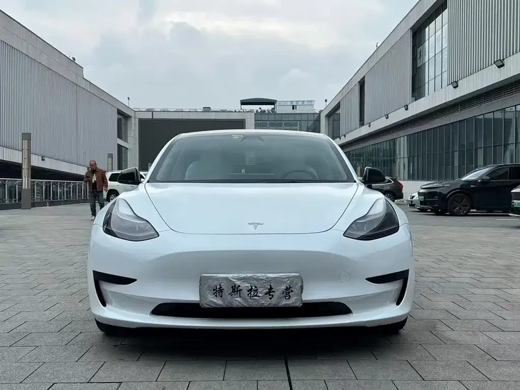 Tesla Model 3 — фото 6