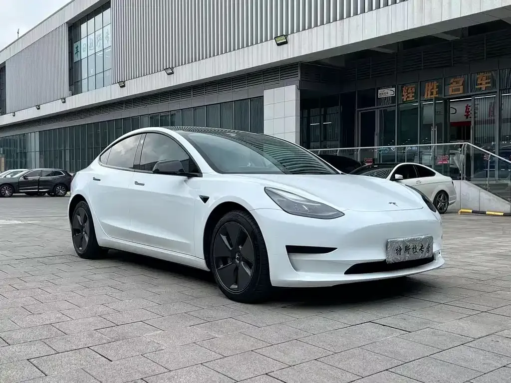 Tesla Model 3 — фото 9