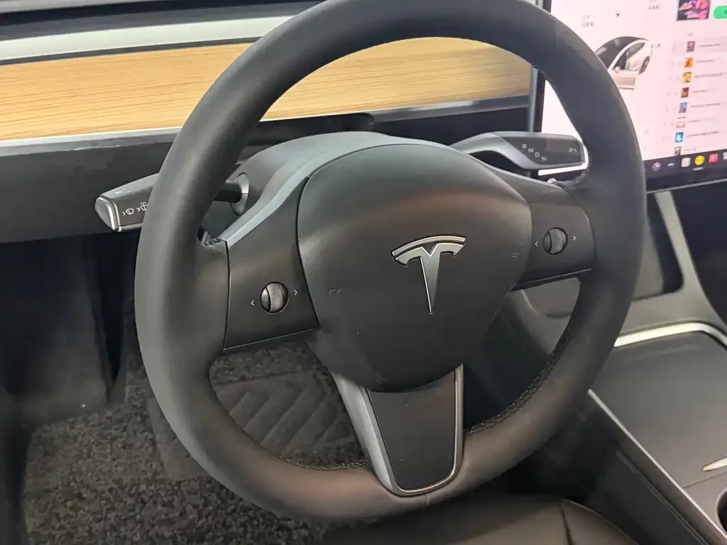 Tesla Model 3 — фото 10